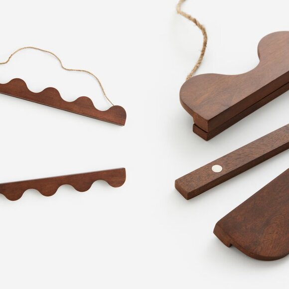 Wavy-edge Poster Hanger - Picture 2 of 3